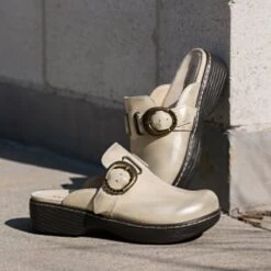 Shoes Osmosis Gold Cream Shoe -Alegria Shoes Sale OSM 6348 1X 2f71b35c 0e01 4cf9 acf1 7e23f0e45a12